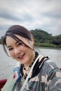 ​港姐狄波拉：正红时拍摄三级片，两次为谢贤“戴绿帽子”，如今生活幸福
