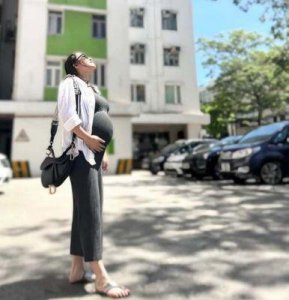 ​祝贺！香港著名男星梁家辉荣升外公，长女喜得千金平安降生