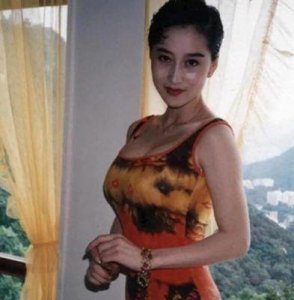 ​李连杰与黄秋燕的爱情悲剧：追寻真爱的代价与重生之路