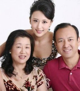 ​央视女主播张蕾婚讯揭秘：她的老公王吉财资料大曝光