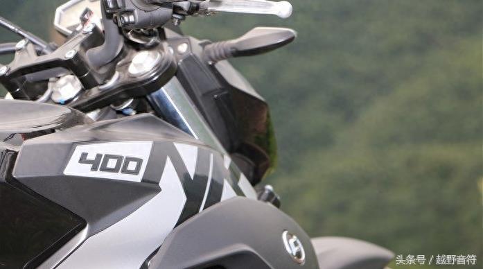 春风CF400NK 全新运动型摩托车