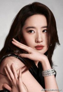 ​八位金鹰女神气质各异，刘亦菲展现最为典雅的风采