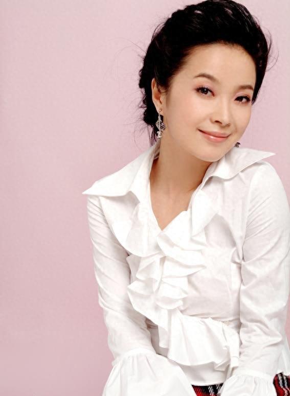 她是《我的丑娘》中丑娘扮演者，没想到她女儿长得这么美