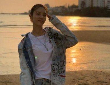 ​太太张馨月傣装惊艳亮相，林峯好老公形象再升级，女儿萌言萌语惹人爱！