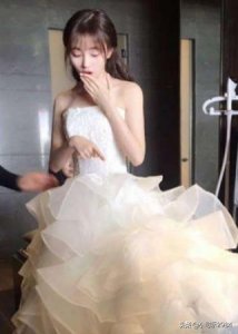 ​鞠婧祎婚纱，谭松韵婚纱，热巴婚纱，许佳琪的婚纱出人意料