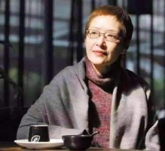 ​胡因梦独自抚养女儿，女儿的父亲曾是著名作家李敖