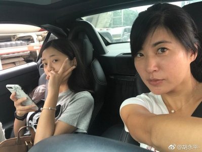 ​“丈母娘”胡永平，“傻闺女”韩舒淇，车评母女档，你更喜欢谁？