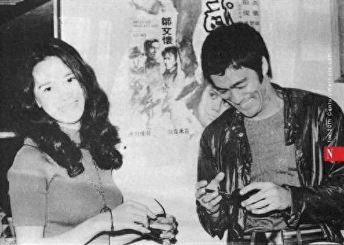 组图：10张李小龙生前与神秘女友丁佩的温情合影