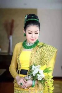 ​世界各地新娘装！缅甸富豪嫁女儿狂砸5亿，新娘结婚礼服一身翡翠