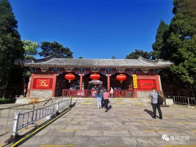 ​香山勤政殿，是皇帝临时办公的地方