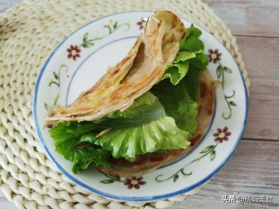 ​明天三伏的烙饼摊鸡蛋，手不沾面简单做，营养又开胃，全家都爱吃