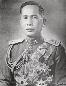 ​泰国首位华人总理，两度上台共执政15年，任内极度反华，死在日本