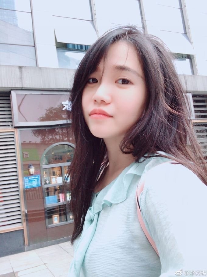 董婧爱着邱晨，邱晨抱马薇薇大腿，马薇薇撕董婧！这一季奇葩说真奇葩