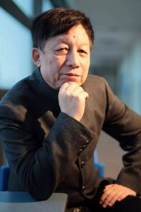 ​易中天个人资料及简介：他对结发妻子的情和爱，让人感动