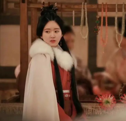 被汪涵当做干女儿，从小网红逆袭成网剧一姐，赵露思什么来头？