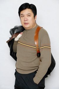 ​张潮个人资料简介(再婚后62岁再做父亲，如今大女儿也是知名演员)