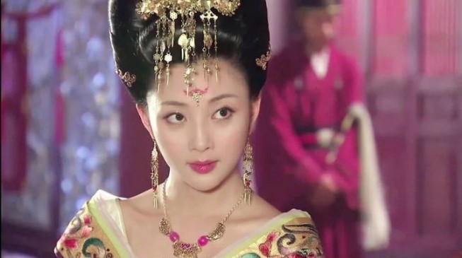 演员殷桃：一段失败的婚姻，情史一波三折，42岁依旧未婚