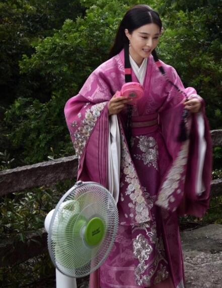 范冰冰日常穿搭（范冰冰穿着清凉美出新高度）(8)