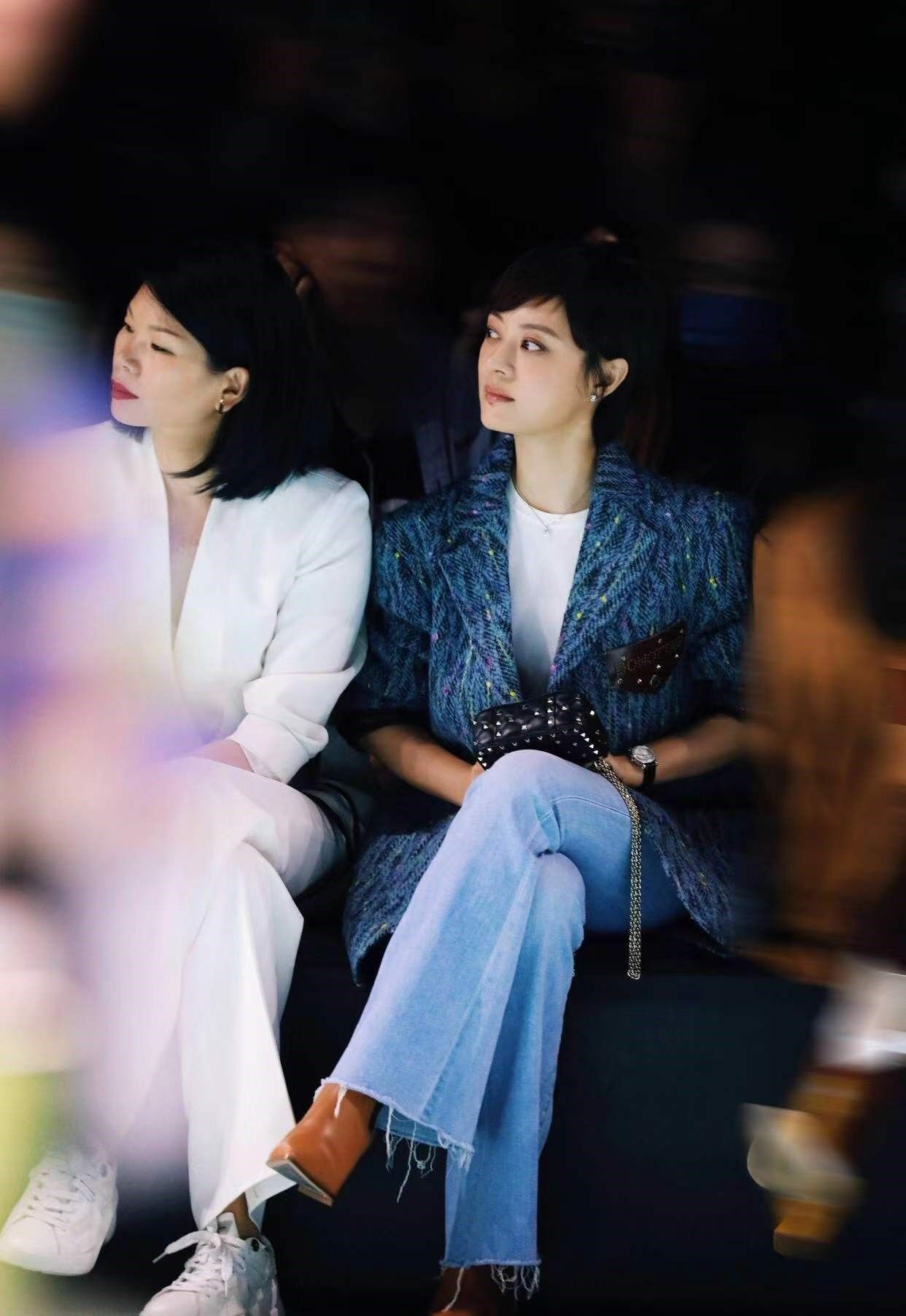 看了孙俪、蒋勤勤才知道：裙不配丝袜，大衣不配打底裤，优雅高级
