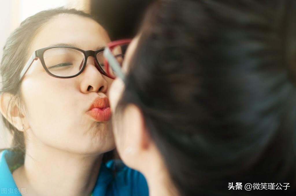 已婚男人对你有感觉的表现(已婚男人喜欢你又避嫌的表现)