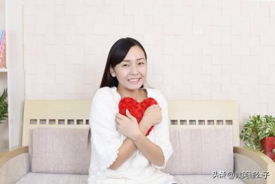 ​已婚男人对你有感觉的表现(已婚男人喜欢你又避嫌的表现)