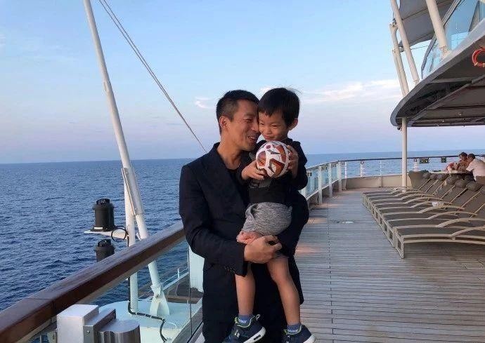汪小菲公开儿子正面照，帅气又清秀，大S曾夸像吴彦祖