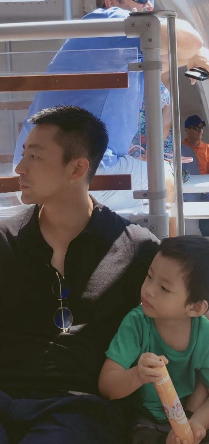 汪小菲公开儿子正面照，帅气又清秀，大S曾夸像吴彦祖