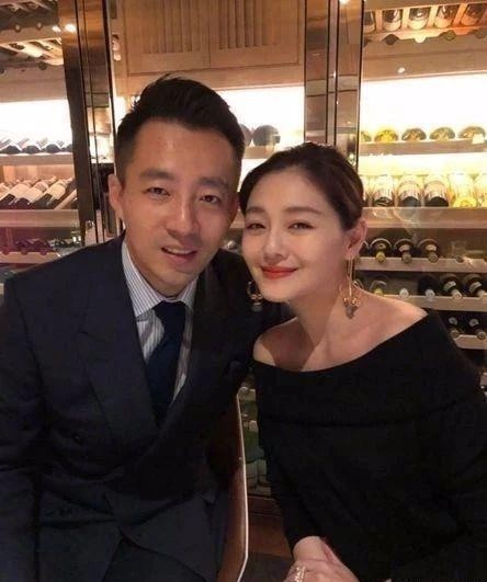 汪小菲公开儿子正面照，帅气又清秀，大S曾夸像吴彦祖