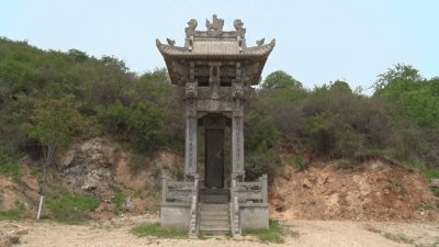 ​吕文平在交口县西庄村调研