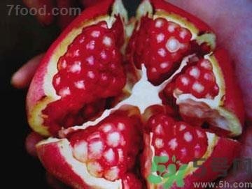 石榴里面发黑能不能吃？石榴发黑怎么办？