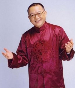 ​69岁王刚的三任妻子，一位漂亮，一位名气大，一位背景显赫