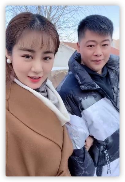 李小璐怎么丰胸的（李小璐9年前美照遭曝光）