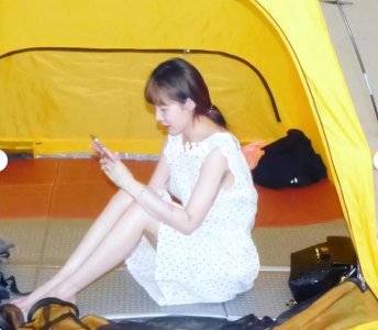 ​性感女神泫雅秀身材皮肤白到反光 纹身多到数不清
