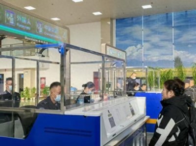 ​中国巴克图—哈萨克斯坦巴克特口岸跨境游自驾游发车仪式启动