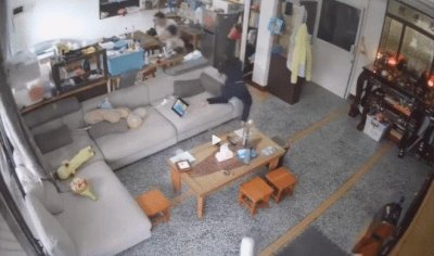 ​谢依霖曝光家中地震画面 家人逃离时差一步被砸