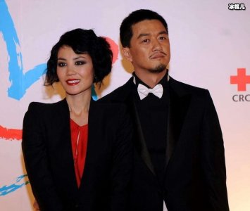 ​李亚鹏新女友Susie曝光 潇洒爱玩长相气质神似王菲
