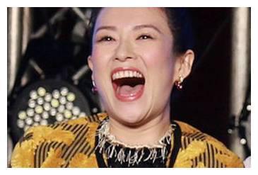 女星好不好看，咧嘴一笑就知道了，郑爽真的好可爱啊！