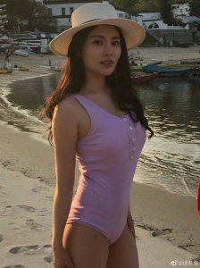 ​“大嫂”徐冬冬泳装美照释出 珠圆玉润别有韵味